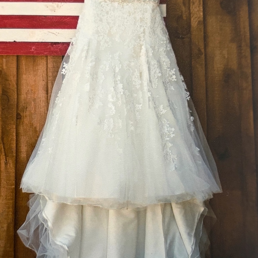 Allure Bridals white Lace Wedding Dress